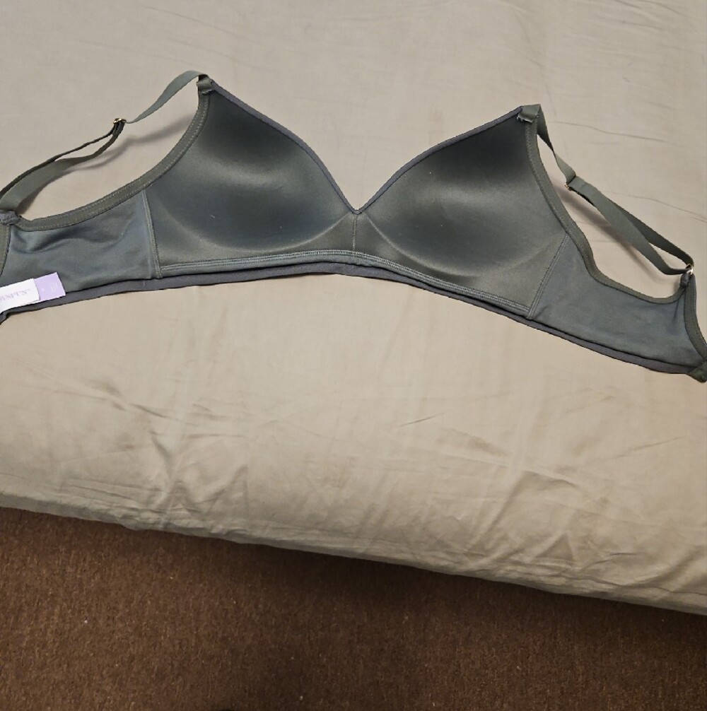 Women’s Seamless Green Wireless Triangle Bra Bralette - Picture 2 of 4